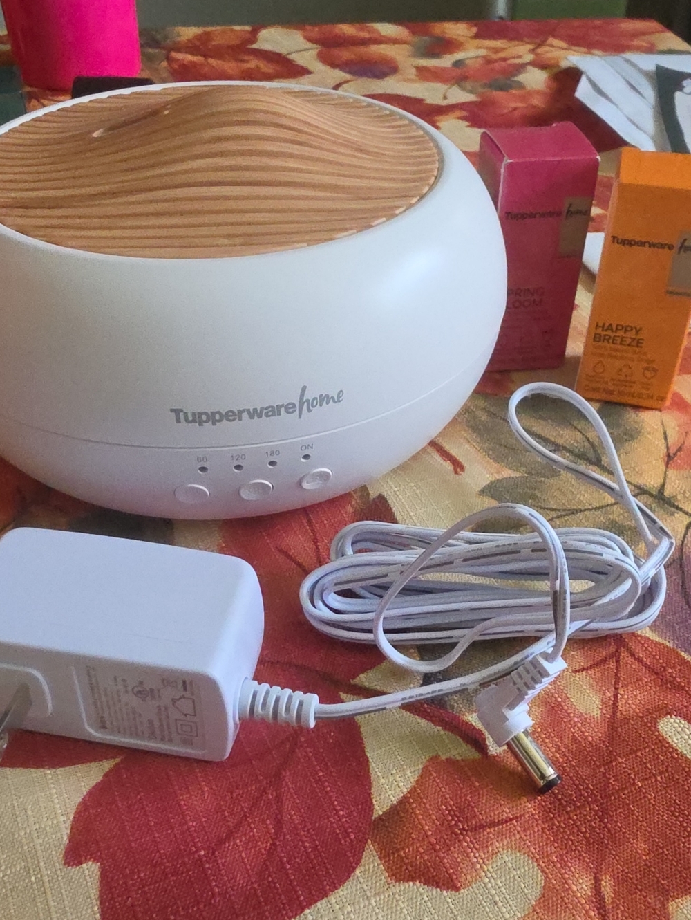 Tupperware White Ultrasonic Aroma Diffuser with Wood-Tone Lid